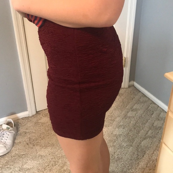 Forever21 burgundy bodycon skirt, Size M - Picture 2 of 4